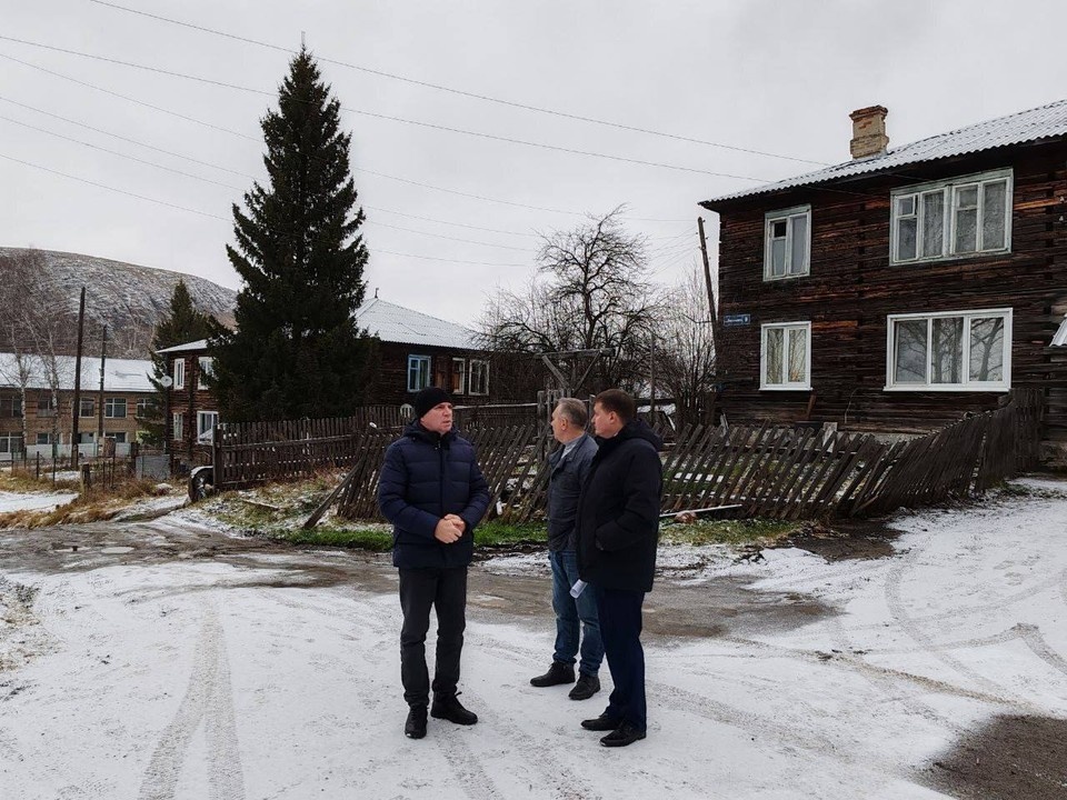    В начале декабря Элбакидзе приехал в Усть-Катав с рабочим визитом. Фото: Анастасия Усова, минстрой Челябинской области