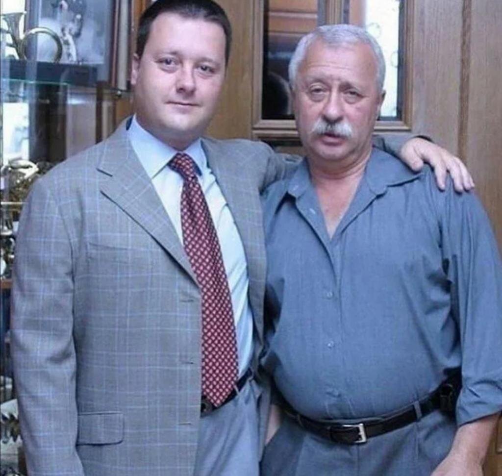 Фото: соцсети. Леонид Аркадьевич не стал жертвой мошенников благодаря сыну Артёму.