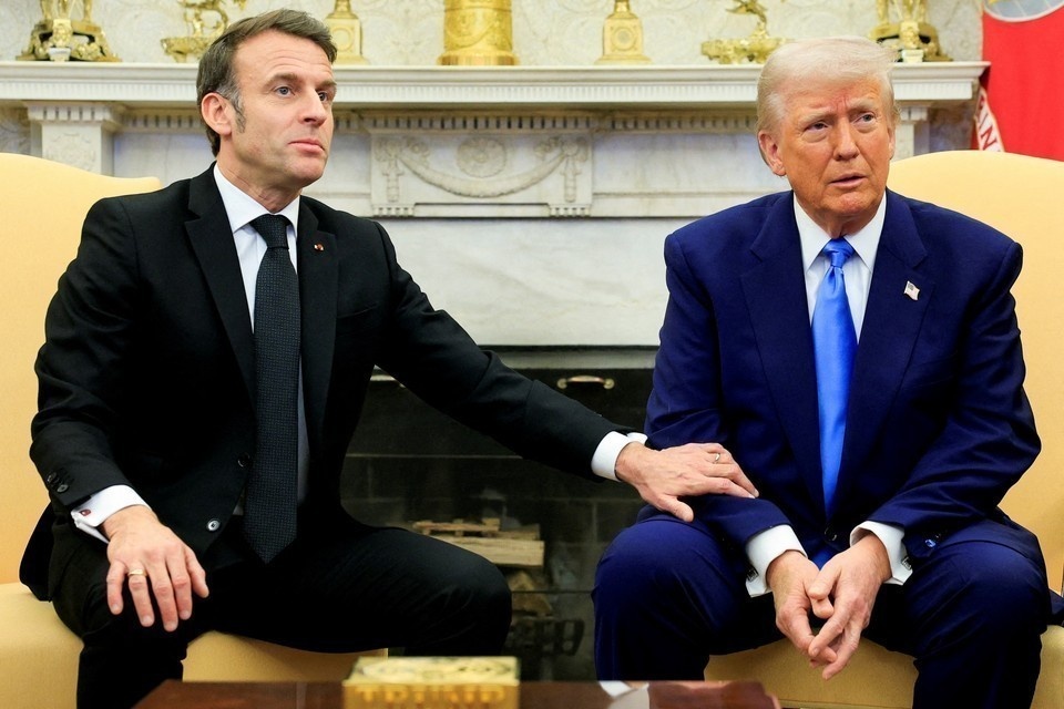    Макрон покинул Давос из-за Трампа REUTERS