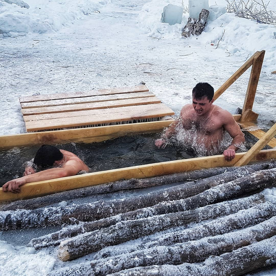 Фото 2019 года , это был первый раз когда я решился окунуться , до этого все хотел но не мог заставить) я типа сухопутное существо не плаваю не ныряю и тд)