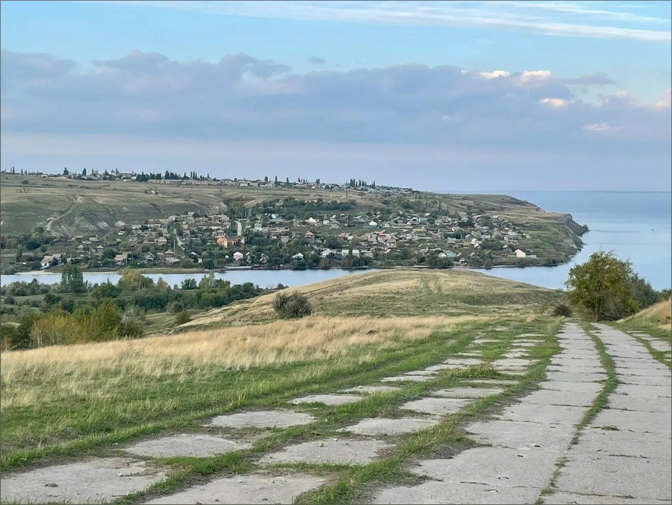 Вид на с. Горная Пролейка Дубовского района Волгоградской области (Фото взято https://ok.ru/group/46129230643277/album/50779761868877/945146855245) 