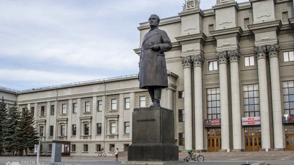Памятник В. Куйбышеву в Самаре