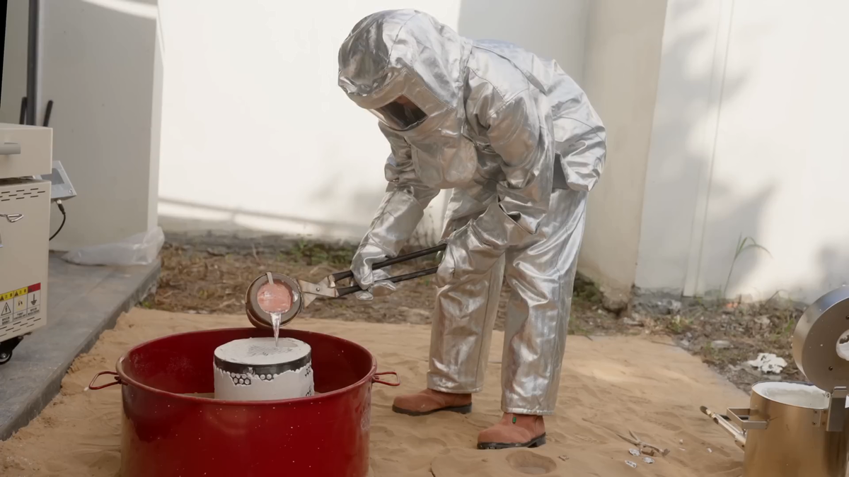 XNZ отливает форму