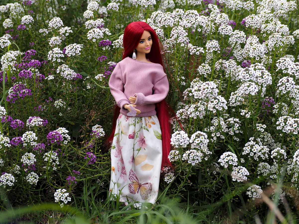 Barbie Extra #9, перепрошитая молочным шёлком.