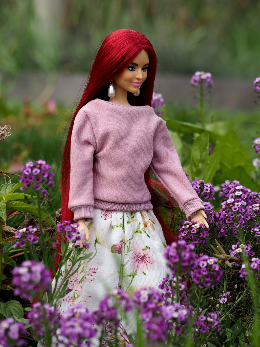 Руби примерила тестовый свитшот - я пробовала осенью выкройку для пышки. Конечно он очень оверсайз, но мне понравился образ, имеет место быть)).