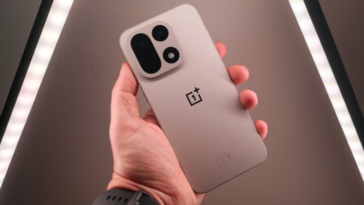    OnePlus 15, естественно, попал под раздачу одним из первых. Изображение: techadvisor.com