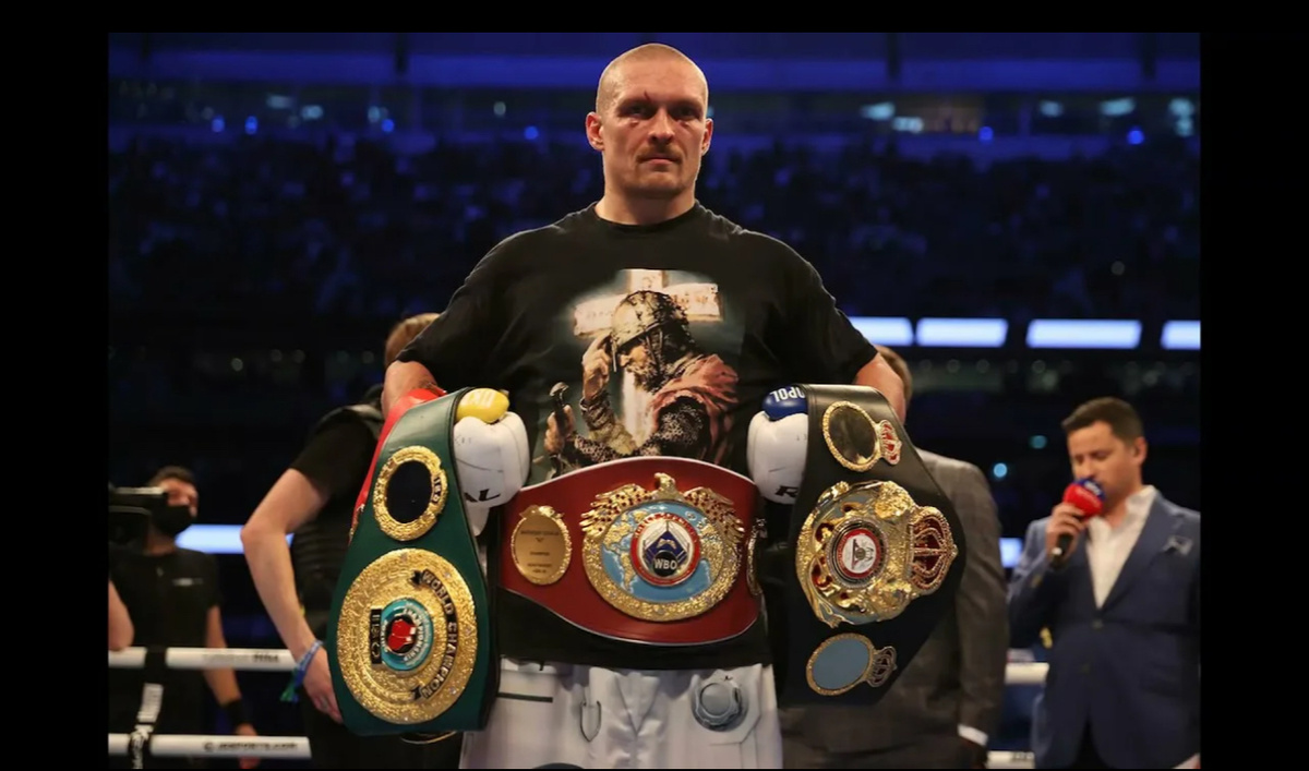 Усик с титулами