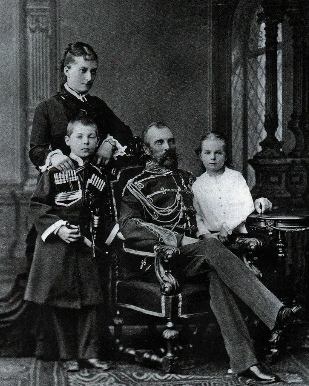Александр II с Екатериной и детьми