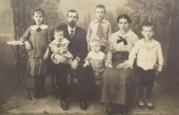 Бабушка Алисы Фрейндлих Шарлотта Фридриховна с семьей