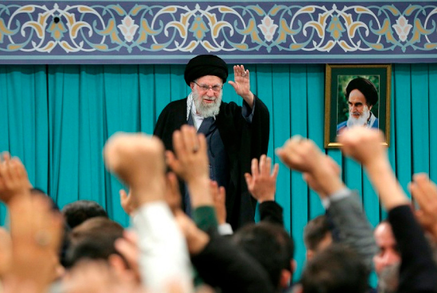 Али Хаменеи обращается к своим сторонникам в Тегеране, 17 января 2026 года. Фото с сайта leader.ir