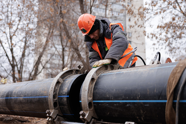    Бюджетные приоритеты смещаются в сторону модернизации коммунальной инфраструктуры. Около 30% инженерных сетей в регионе требует замены.   
Фото: «БИЗНЕС Online»