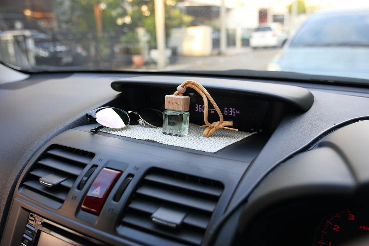 Подберите ароматизатор с приятным запахом. Источник: Saroj Khuendee / Shutterstock / FOTODOM📷
