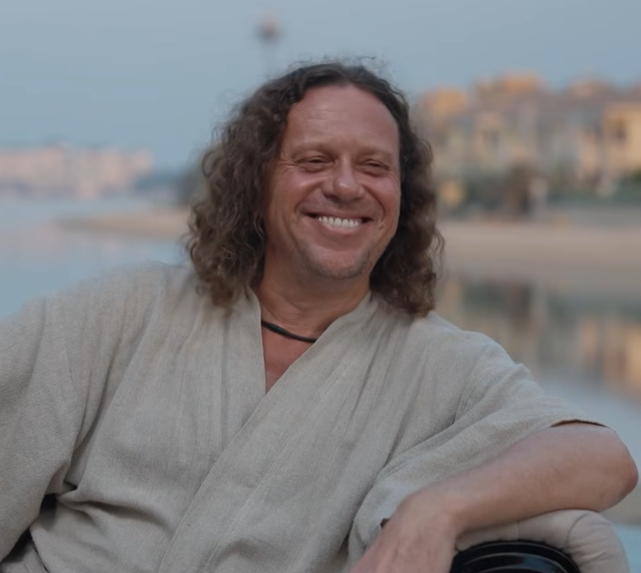 Фальшивые улыбка и насмешки только подчеркивают бедственное положение Полонского