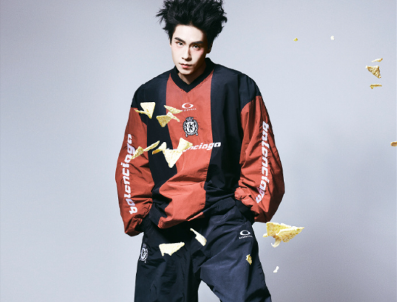 Актер Ху Итянь.