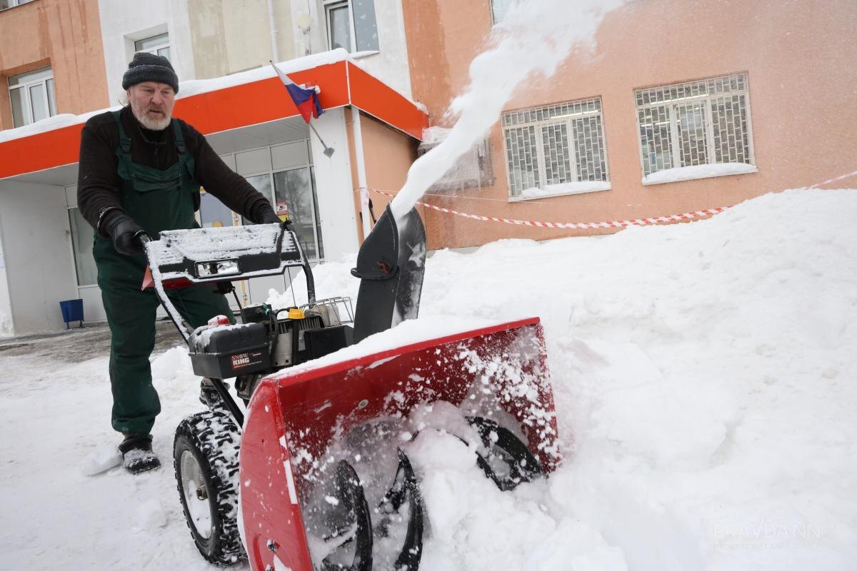    Современная техника очень помогает дворникам, только есть она далеко не у всех