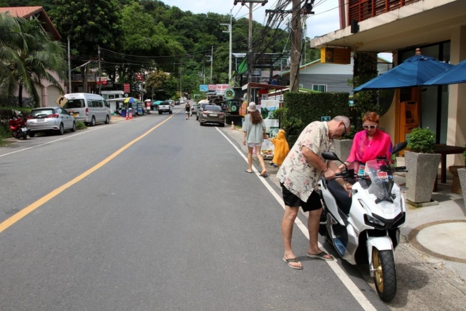    KT: Иностранцы сотнями обращаются в посольства в Пномпене за помощью GLOBAL LOOK PRESS