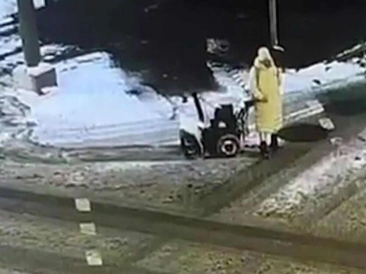    Женщина угнала снегоуборочную машину в Москве. Видео МВД России | © МВД РФ