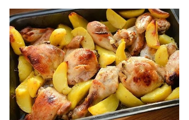 КУРИЦА С КАРТОШКОЙ ДЛЯ СЕМЕЙНОГО УЖИНА.