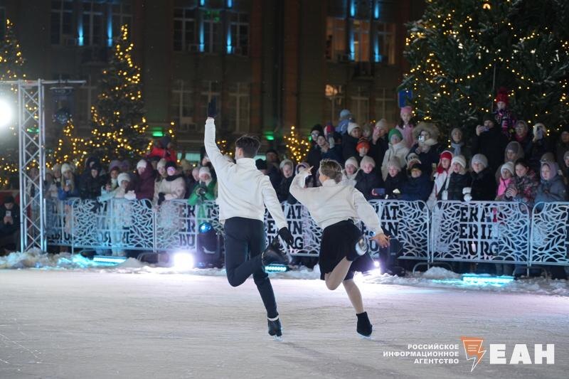    ЕАН. Фигуристы на льду