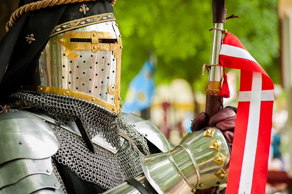 Это рыцарь, с ним все ясно.