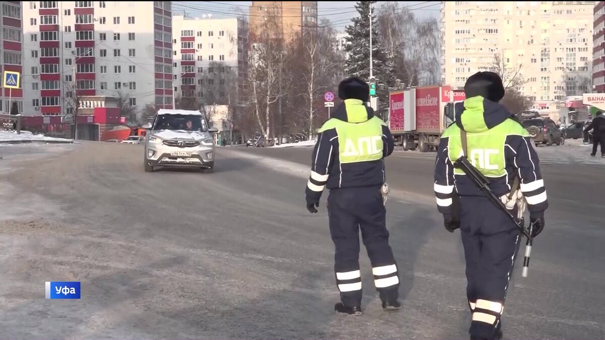   В Уфе дорожные полицейские проводят рейды по проверке правил перевозки детей