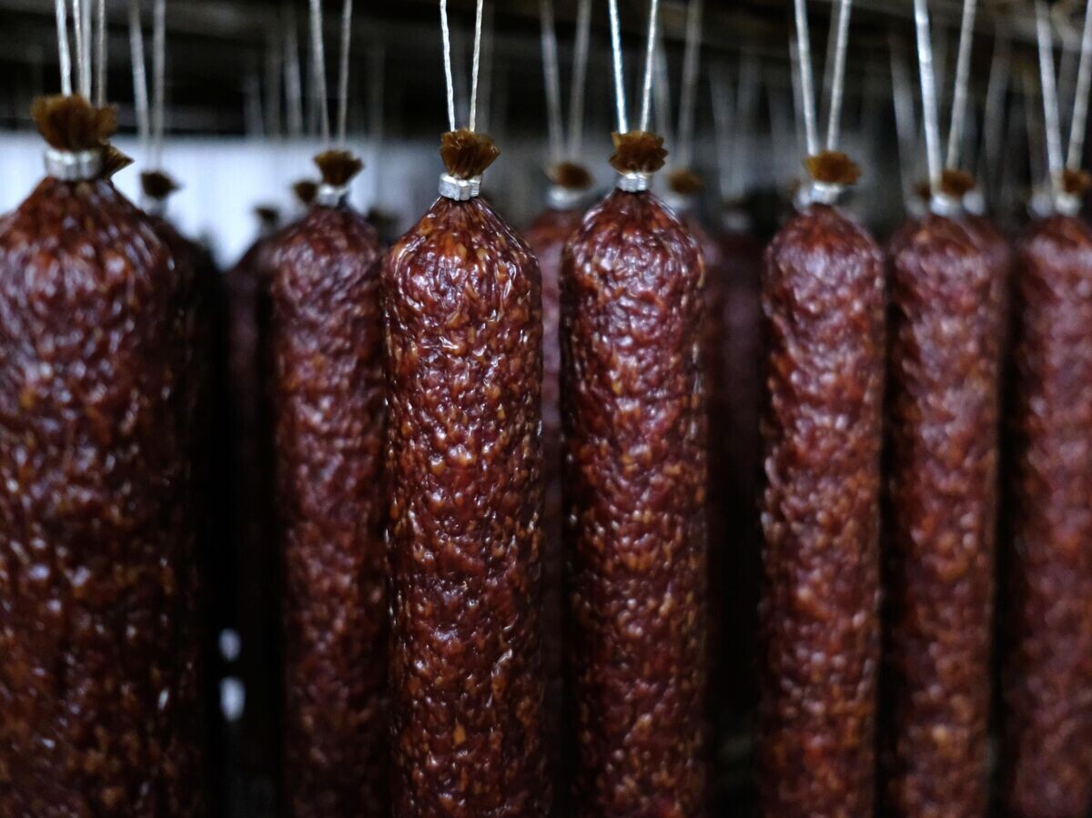    Сырокопченая колбаса© РИА Новости . Николай Хижняк