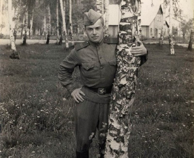 Александр Живов во время службы в армии