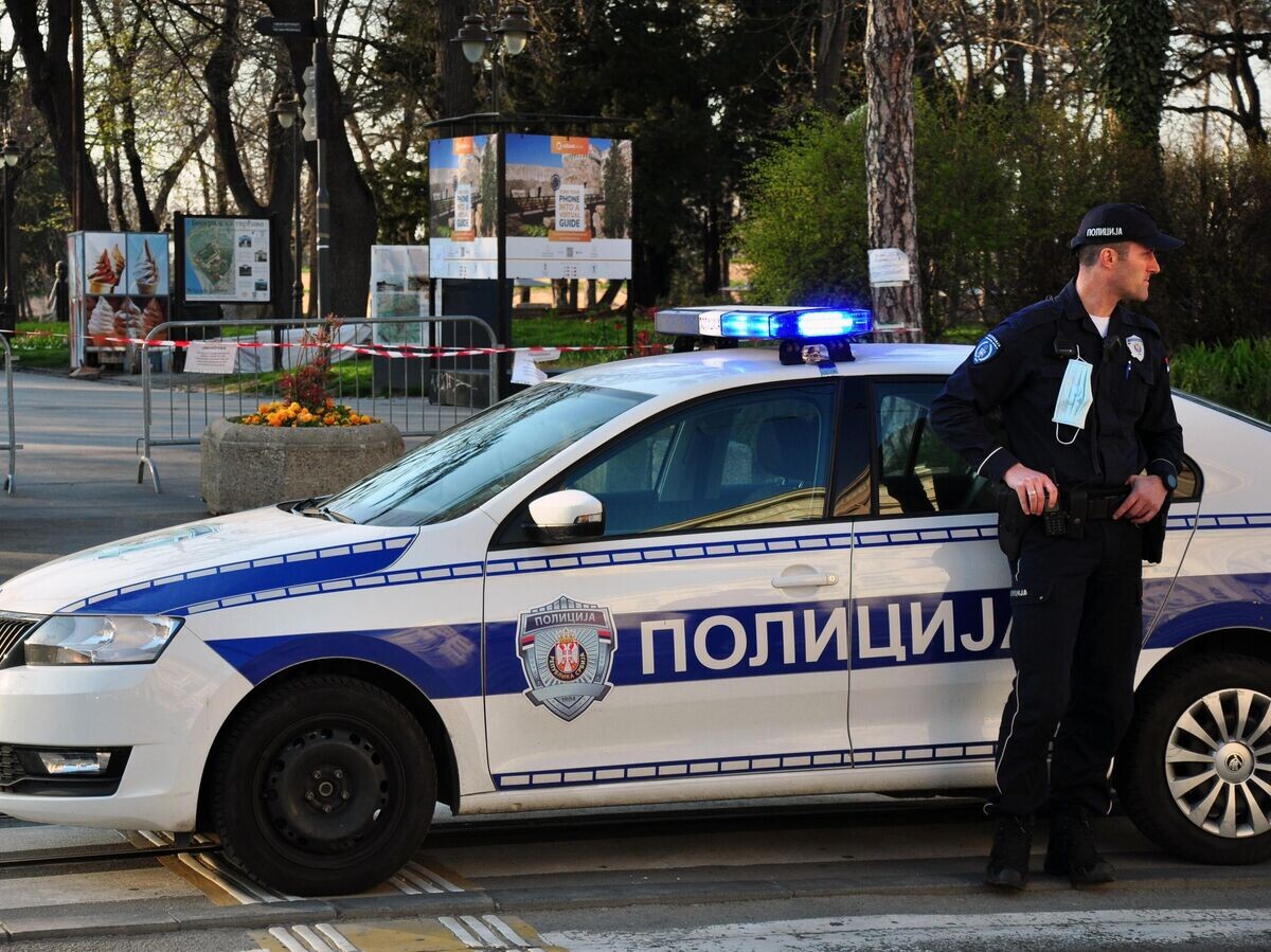    Сотрудники полиции на улицах Белграда во время комендантского часа | © РИА Новости / Олег Иванов