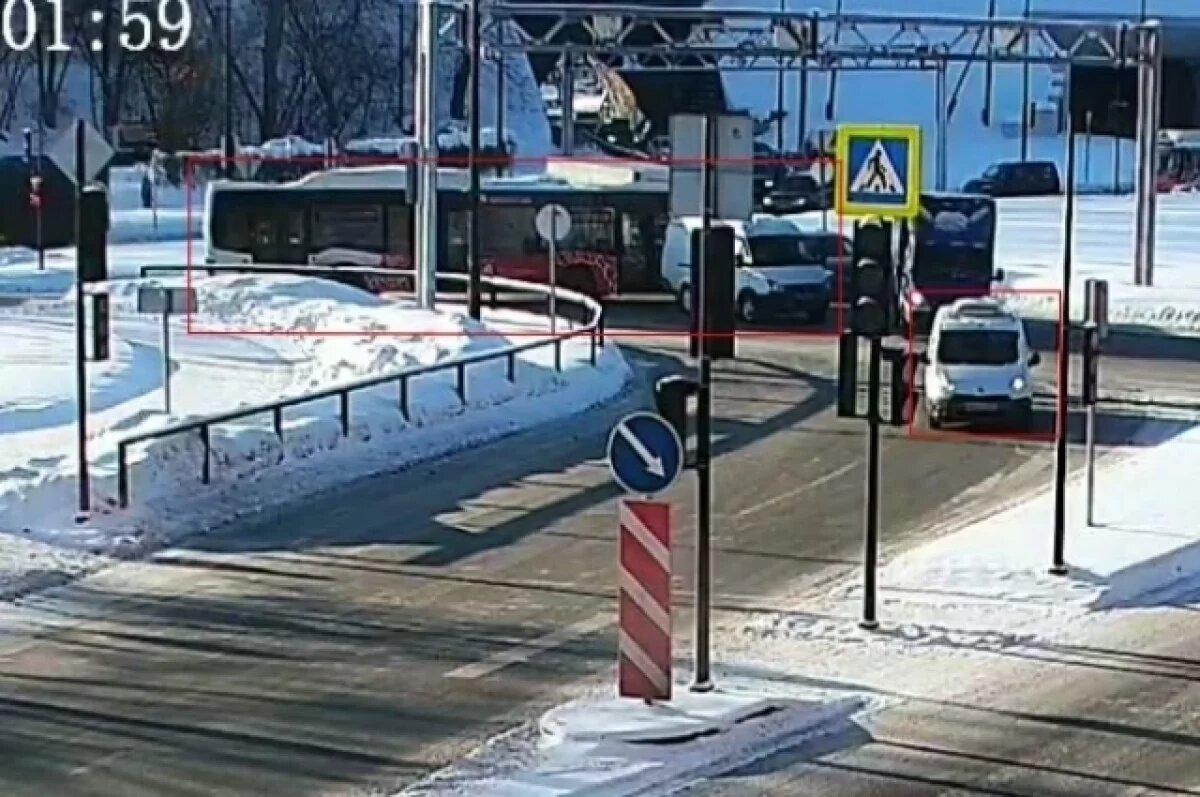    В Перми из-за ДТП на площади Гайдара образовались пробки даже днём