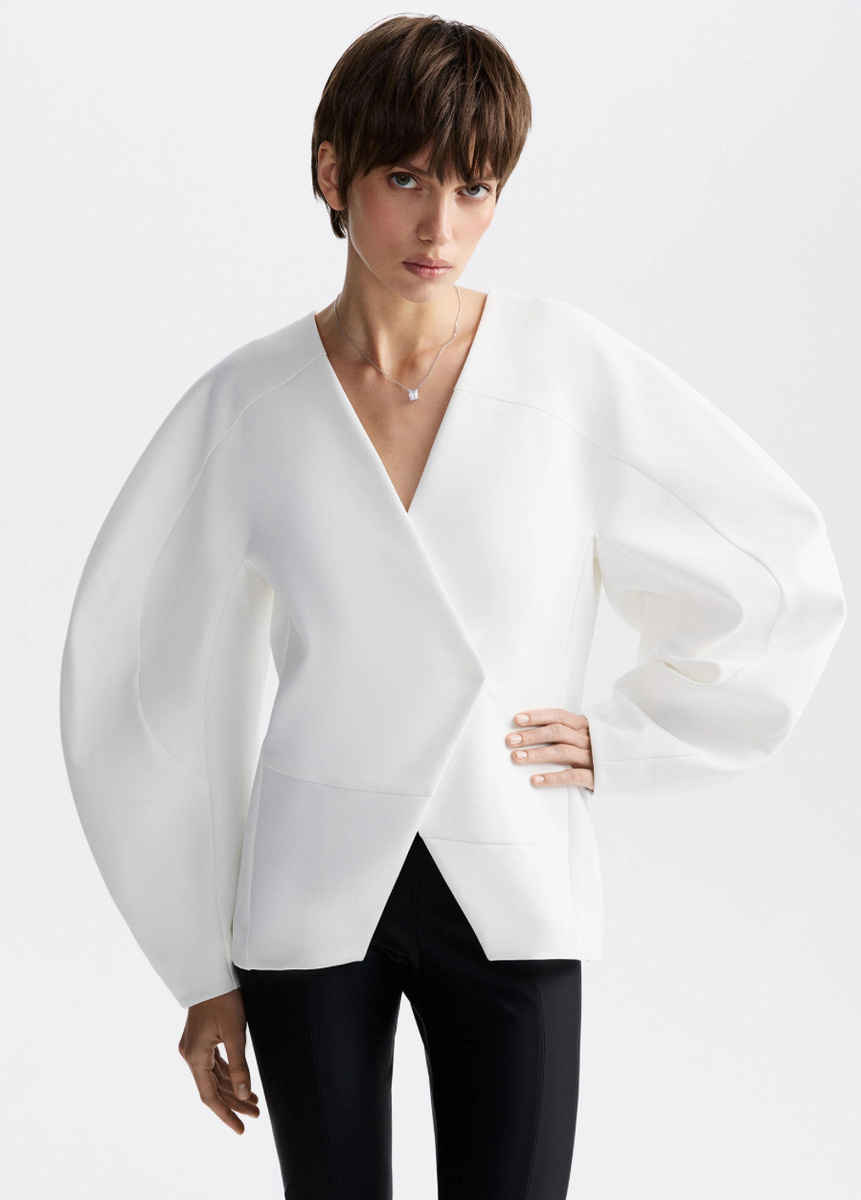 Асимметричный пиджак с объемными рукавами 