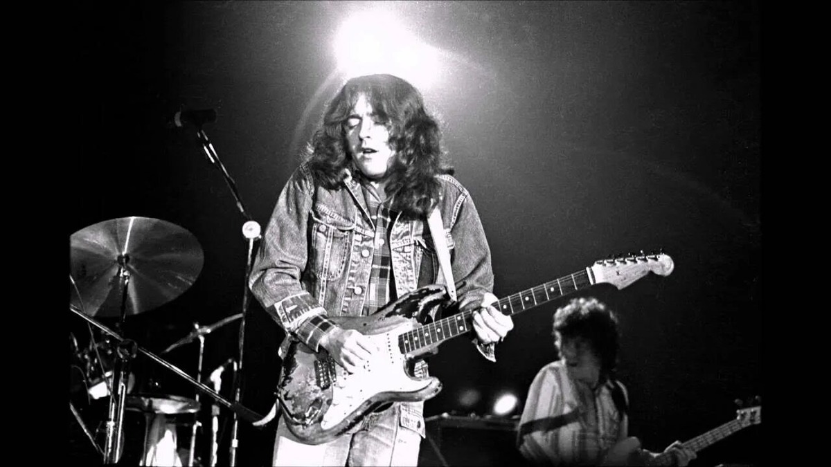 Уильям Рори Галлахер (англ. William Rory Gallagher) — ирландский блюз-рок-музыкант, гитарист-виртуоз, автор песен. Наиболее известен сольными альбомами и карьерой в группе Taste в конце 1960-х годов.