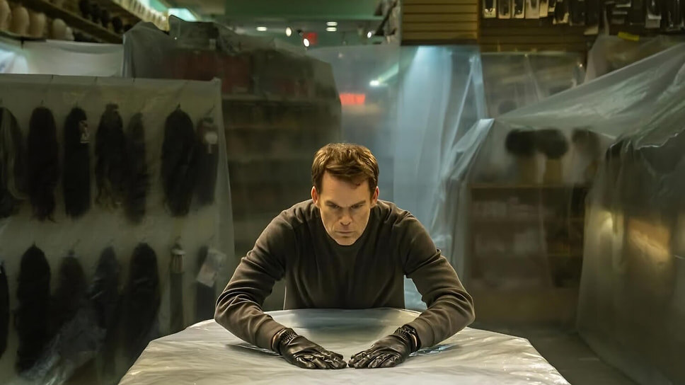 Кадр из сериала «Декстер: Воскрешение», режиссеры Маркос Сьега и Моника Реймунд, 2025.📷Фото: Clyde Phillips Productions, Showtime Studios, John Goldwyn Productions