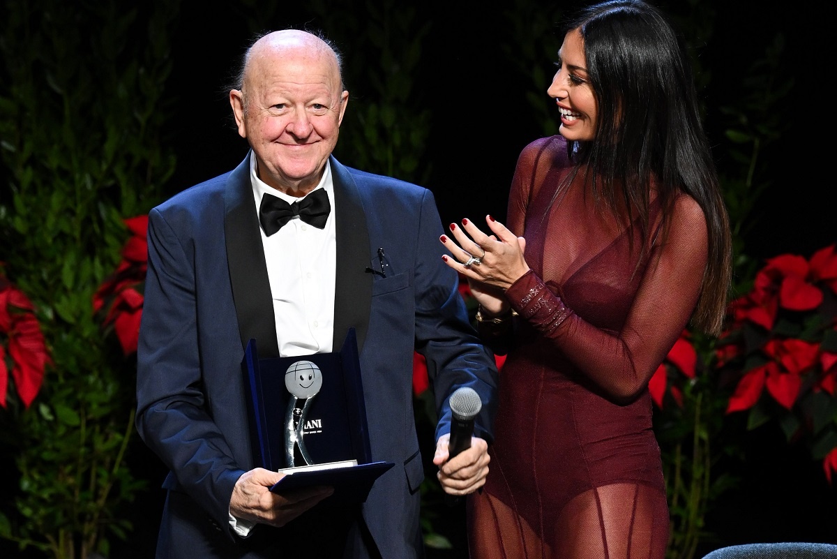 Массимо Болди с наградой последнего кинофестиваля комедийных фильмов в Каннах, ноябрь 2025 года / фото: Manuele Mangiarotti / Keystone Press Agency / Global Look Press