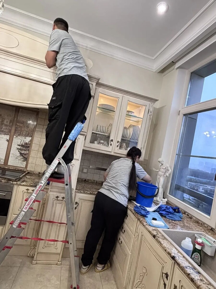 Клининговой компании Чистый Терем (+7 495 135 01 99, http://www.cleanterem.ru) 