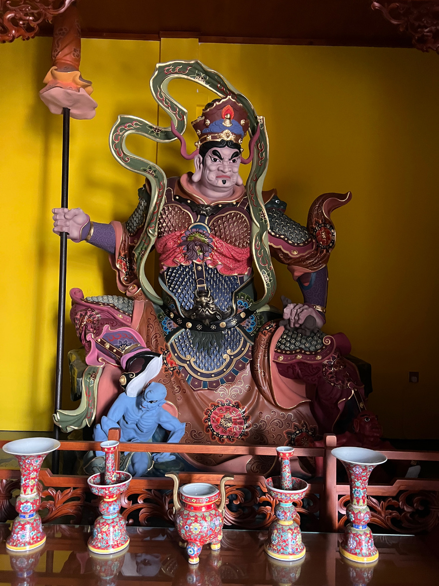 Буддийский храм в Хэйхэ. Китай