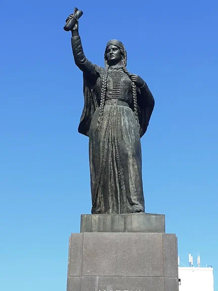 Памятник в честь 400-летия присоединения Кабарды к России. Мария Темрюковна