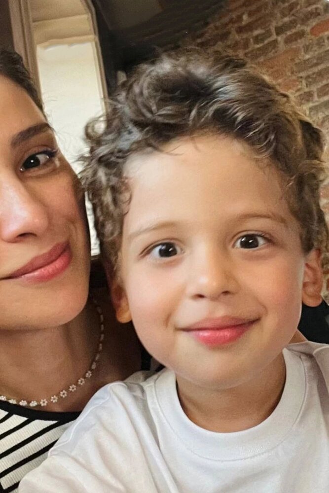    Равшана Куркова с сыном Гаспаром. Фото: соцсети