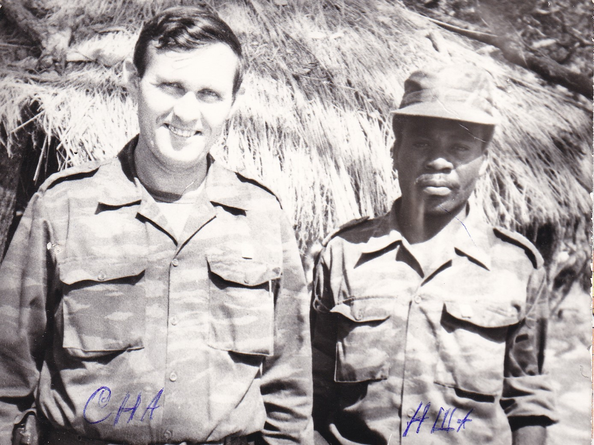 На фото , с  Андрадо (Андрей)---лучшим воином,--артиллеристом,-очень хорошим человеком.