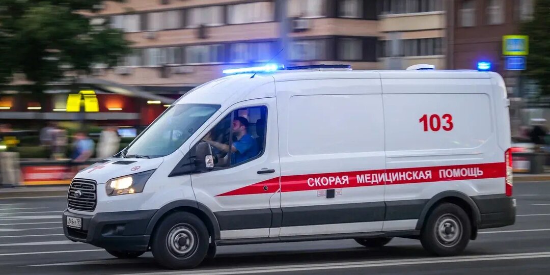 В Новосибирске рухнула крыша ТЦ: под завалами ищут мужчину. Видео обрушения