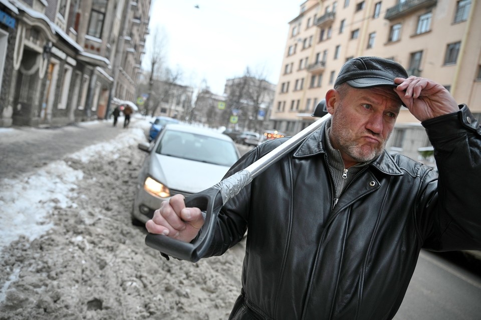    При повреждении снегоуборочной техникой полис каско спасет Алексей БУЛАТОВ