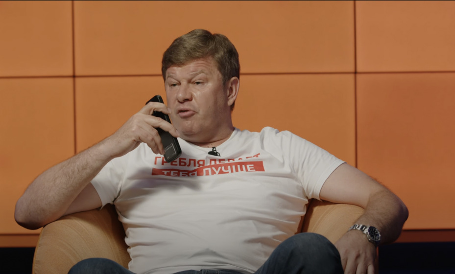    Комментатор Губерниев в шоу позвонил Павлюченко и оскорбил его. Фото: скриншот шоу "Ну так нельзя"