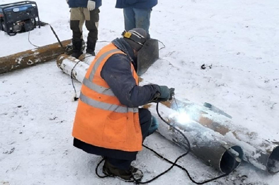    Коммунальщики ликвидировали порывы на водоводах, устранили засоры в канализационных сетях и отремонтировали насосное оборудование. Фото: Минстрой ДНР
