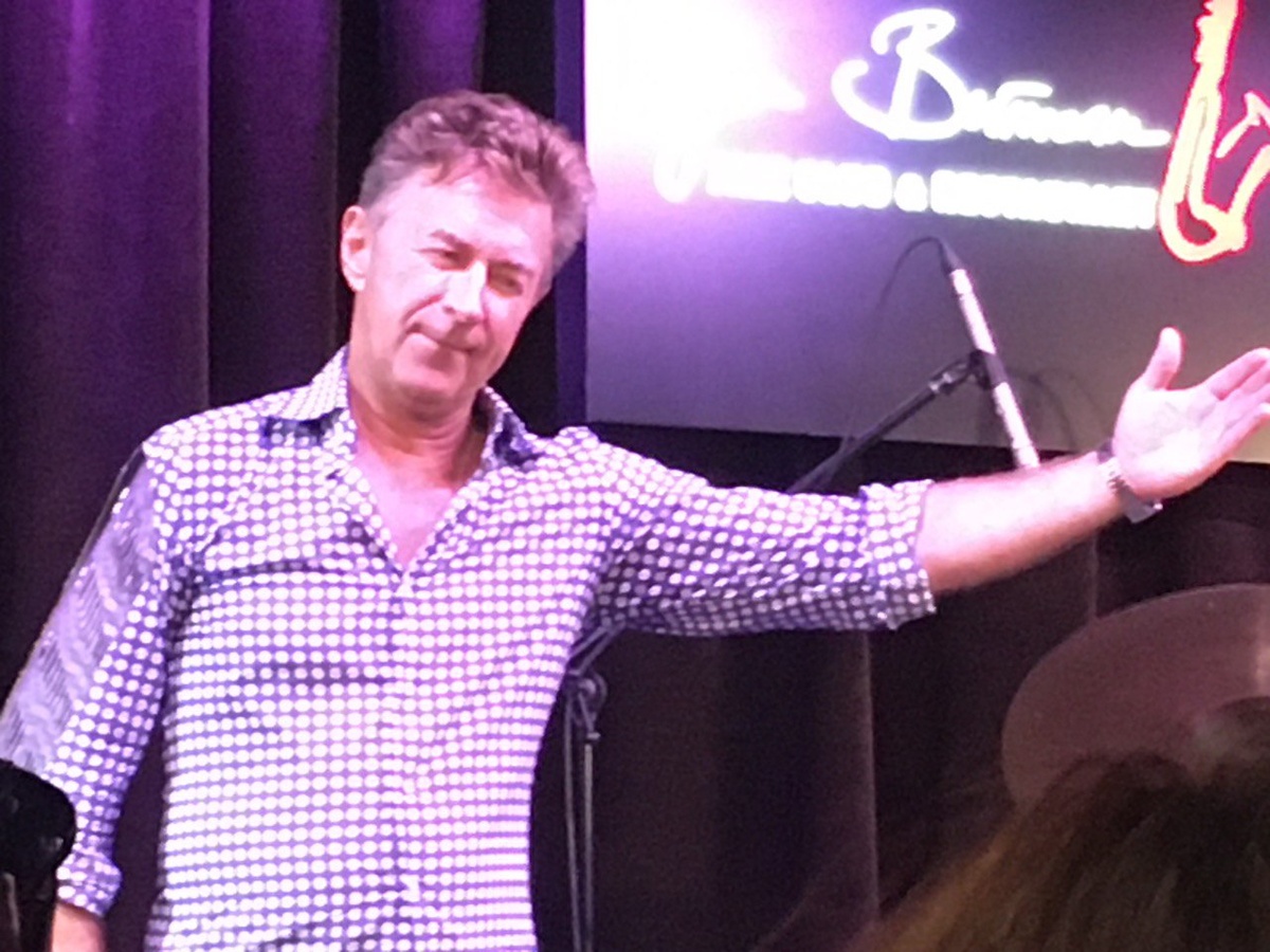 Фото с концерта Сюткина в московском клубе Бутмана