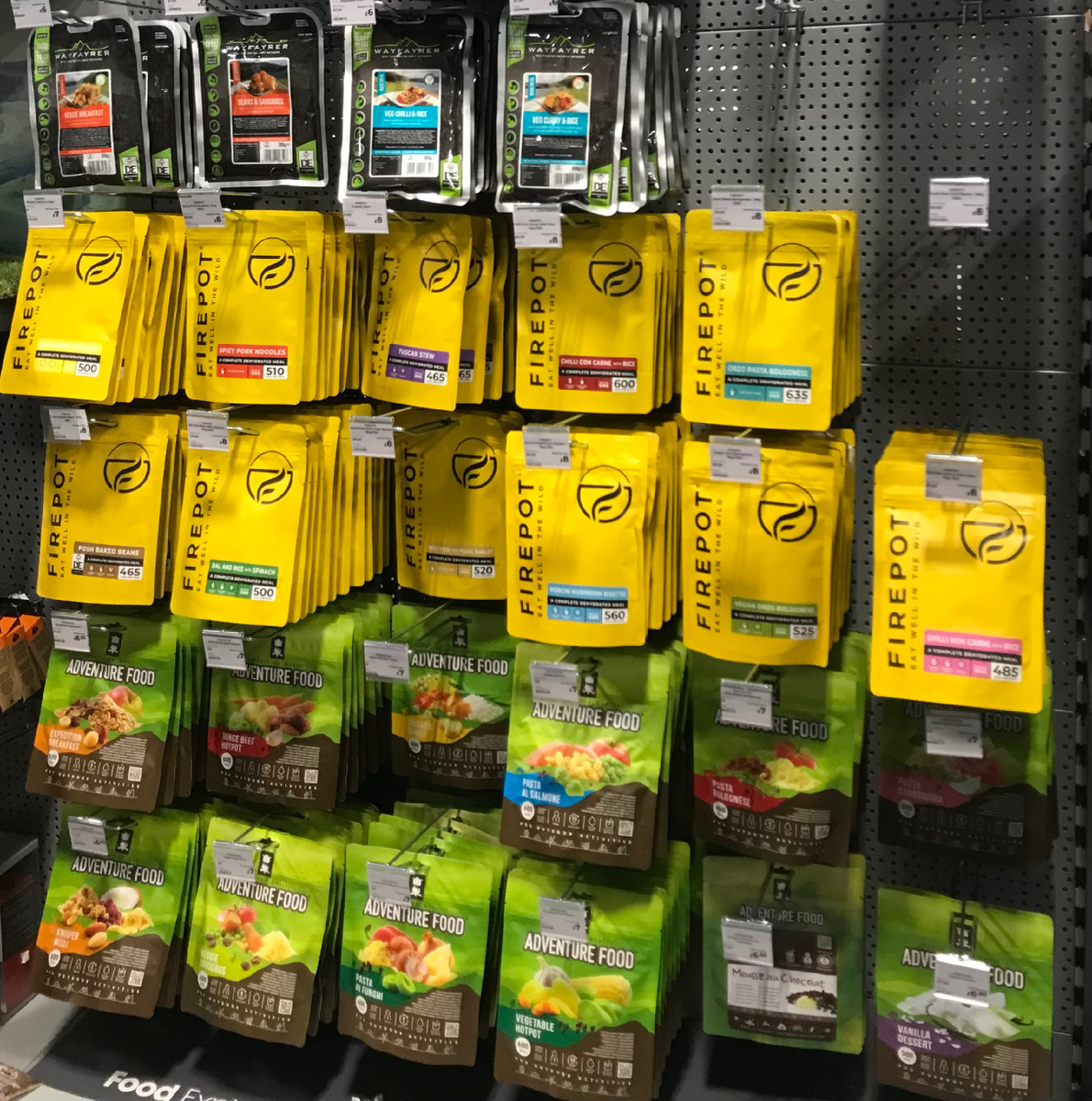 Готовые блюда для похода. Их останется только разогреть в котелке с водой. Фотография из личного архива. 