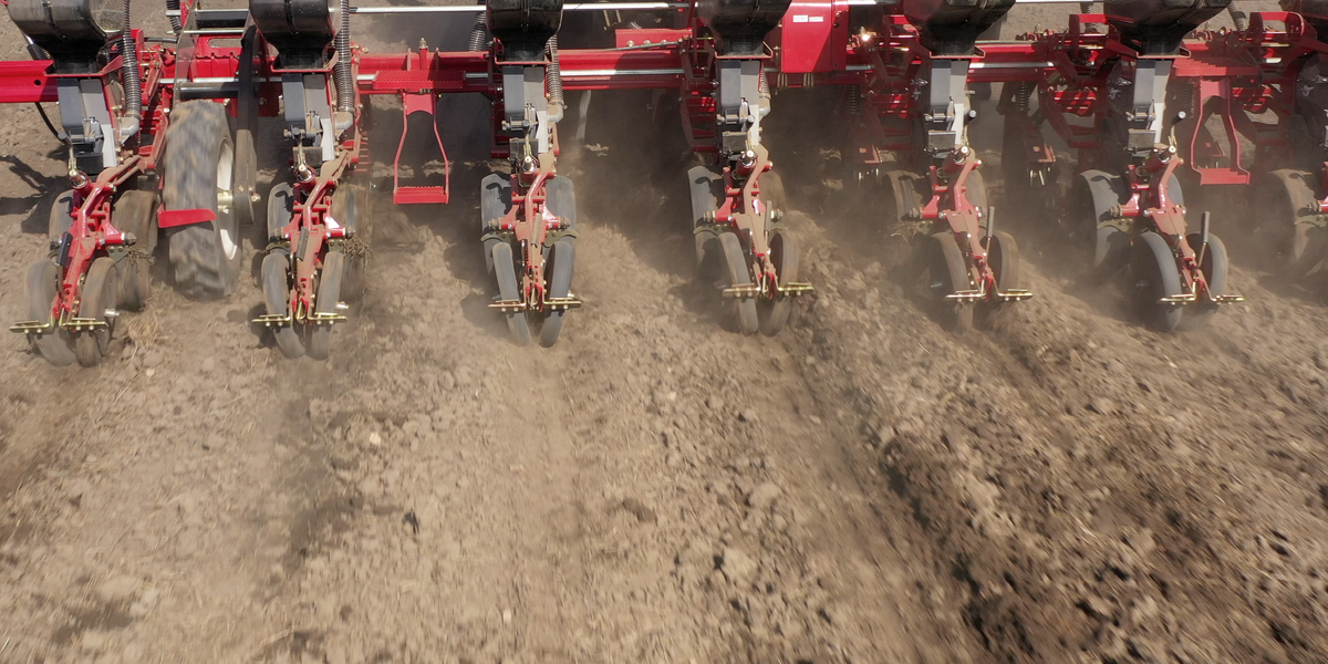 Сеялка Tulip осуществляет сев по технологии Strip-till 