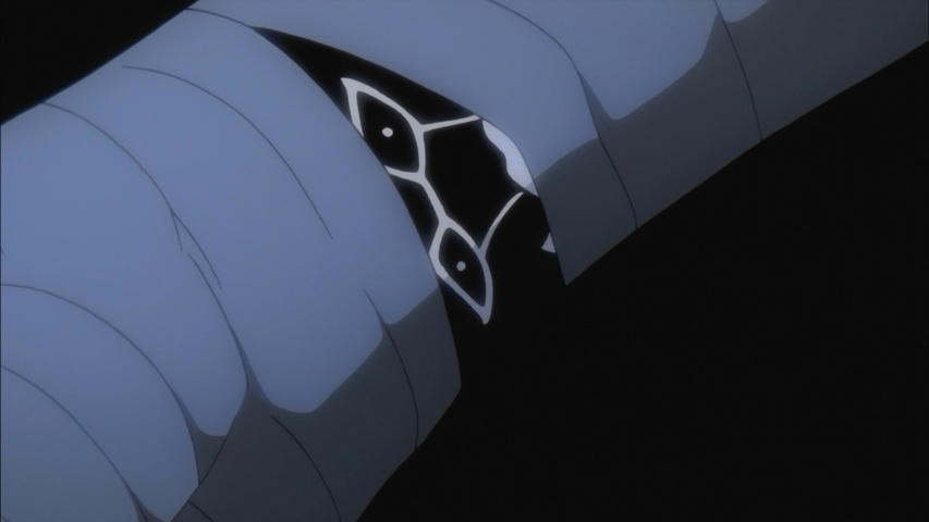 Кадр из аниме. Под бинтами персонаж скрывает свою зловещую метку. Неудивительно, такое надо прятать, дабы окружающие не ржали.