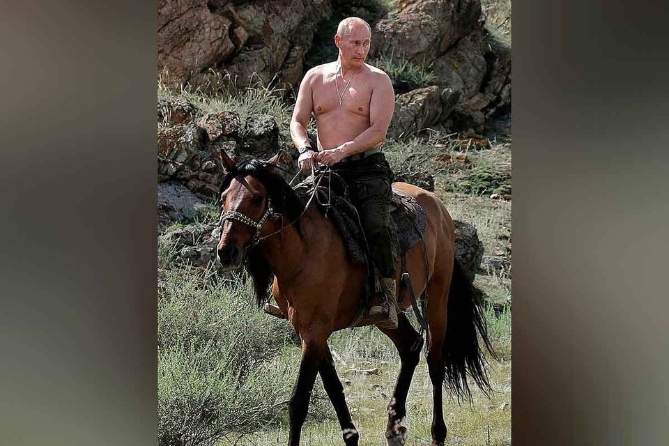    Комиссар полиции в Британии попал под следствие из-за планов организовать себе фотосессию верхом на лошади, похожую на известный снимок главы РФ Владимира Путина. kremlin.ru