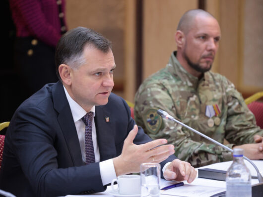    Губернатор Ростовской области Юрий Слюсарь предложил резервировать квоты на рабочие места для участников боевых действий //Фото пресс-службы правительства Ростовской области