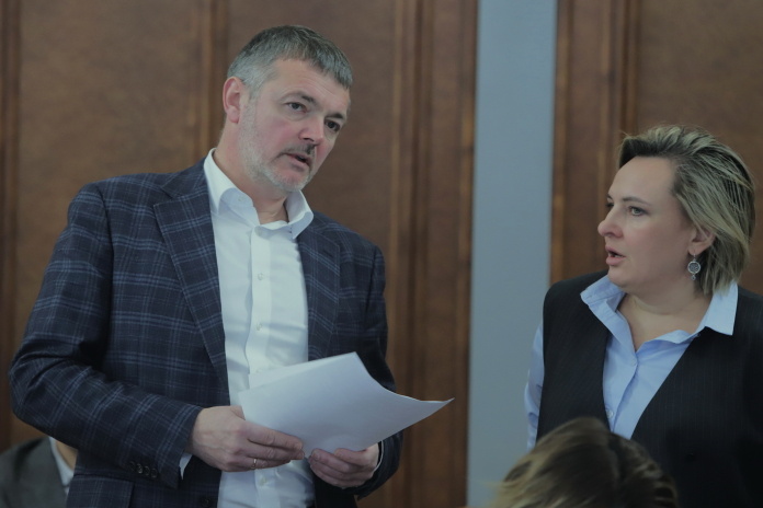    Денис Рягузов представил областным парламентариям проект изменений в государственную программу «Развитие субъектов малого и среднего предпринимательства в Новосибирской области». Фото: Михаил Периков