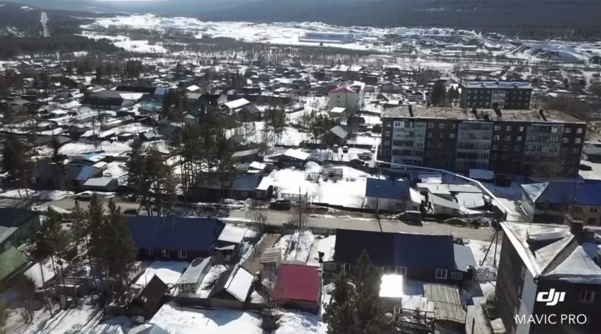 Фото с просторов интернета, Mavic PRO; поселок Нижний-Куранах, Якутия с высоты птичьего полета. Наша с Таней малая Родина!